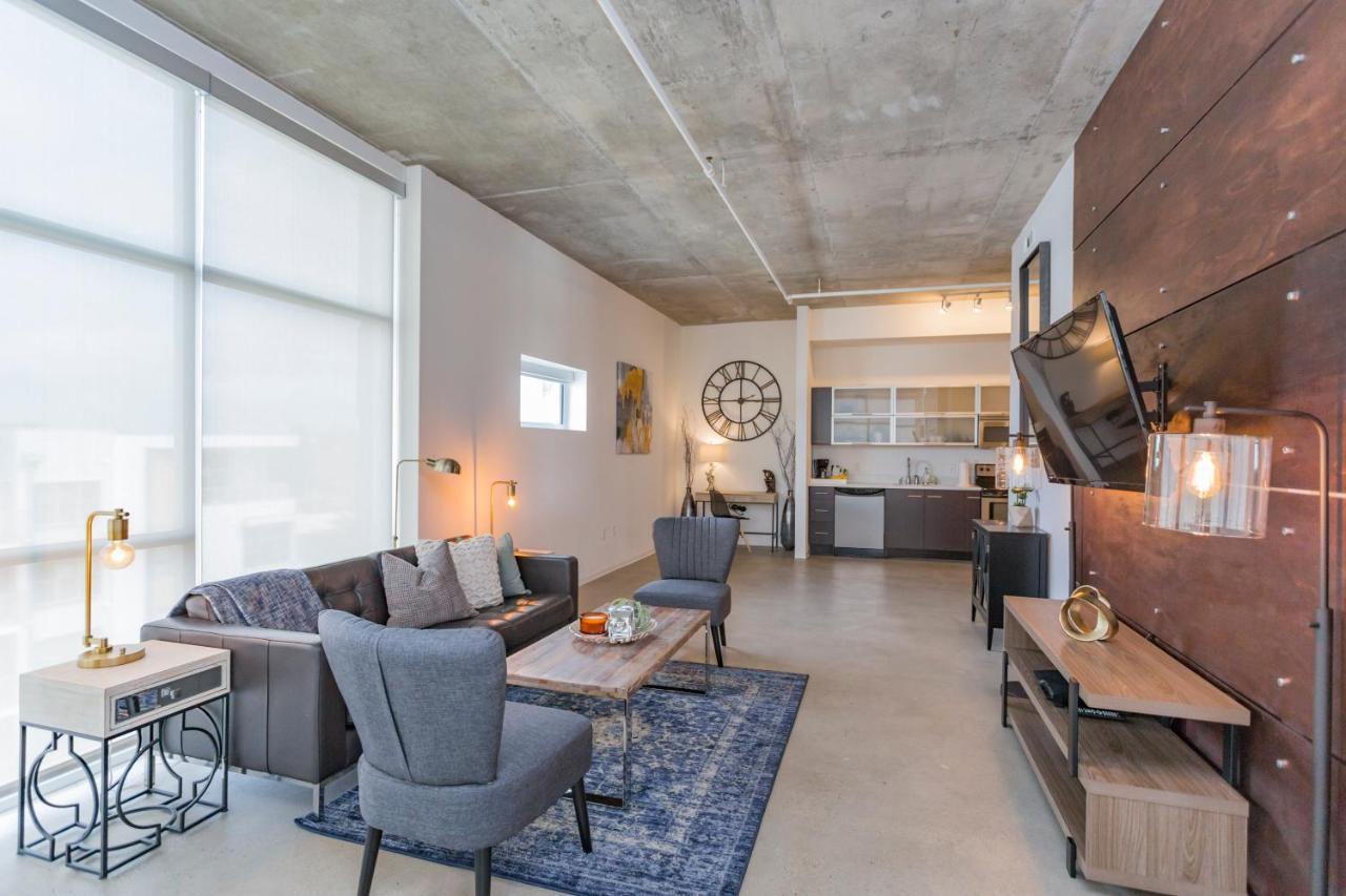 Gaze At Sprawling Vistas Through Walls Of Windows Holiday home Nashville