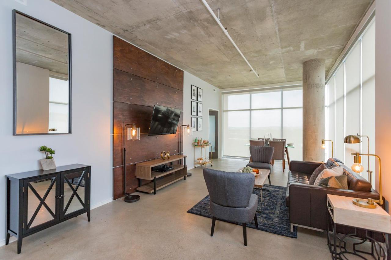 Gaze At Sprawling Vistas Through Walls Of Windows Holiday home Nashville