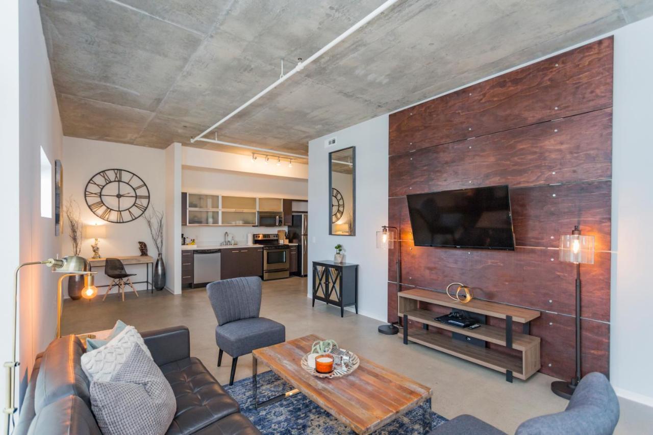 Gaze At Sprawling Vistas Through Walls Of Windows * Nashville