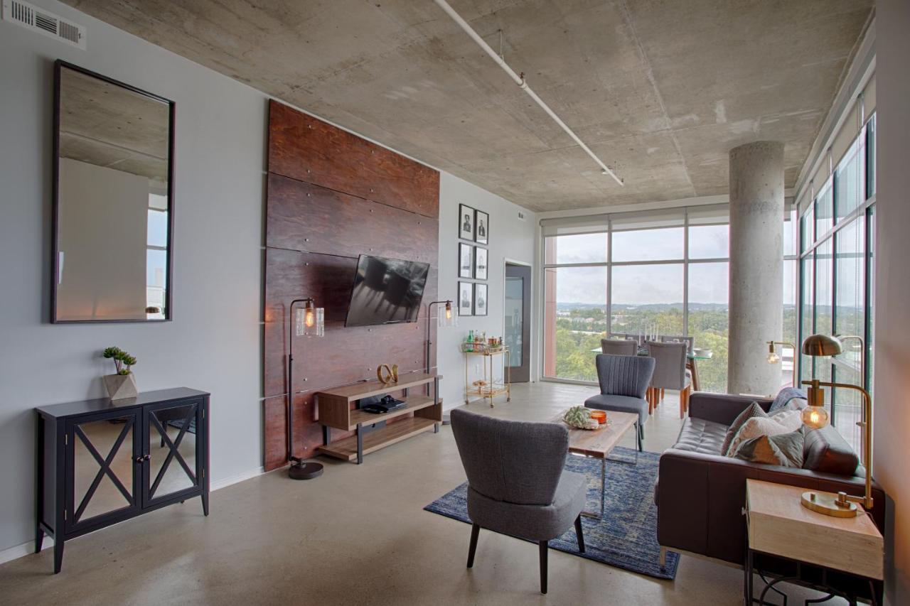 Holiday home Gaze At Sprawling Vistas Through Walls Of Windows Nashville